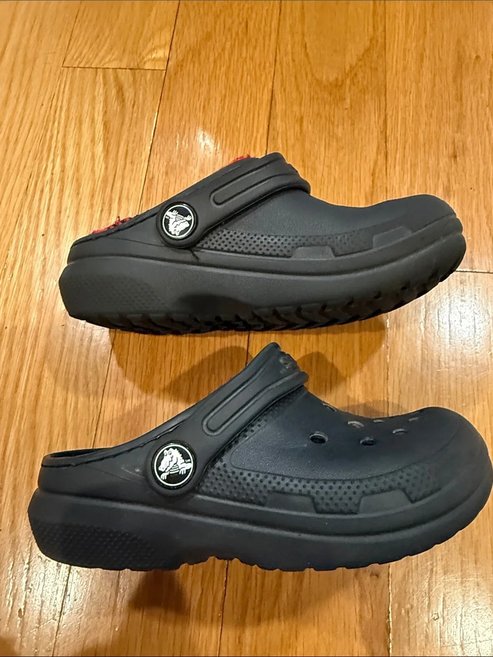 Crocs black with buffalo red /black lining size c10.